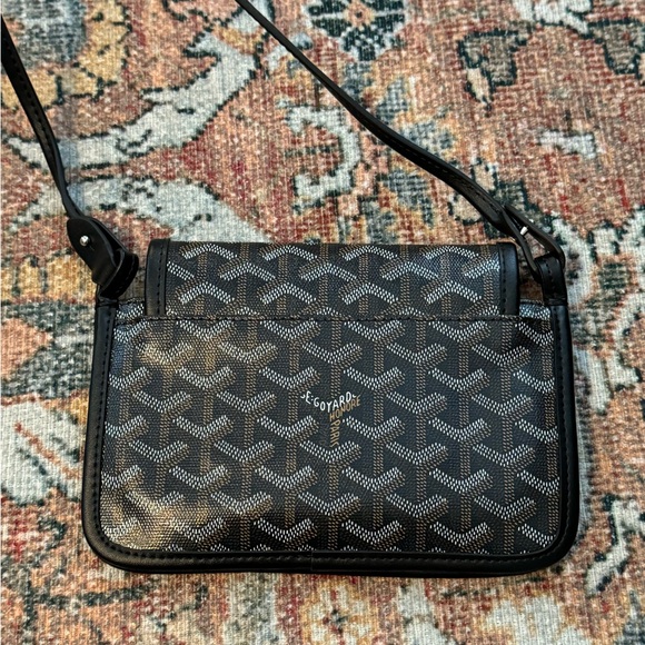 Dupe Black Crossbody Bag 🖤 - Picture 5 of 13